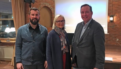Johan Duvdahl, näringslivschef, Karina Folkesson, regionchef Svenskt Näringsliv och Tomas Mörtsell, kommunstyrelsens ordförande. 