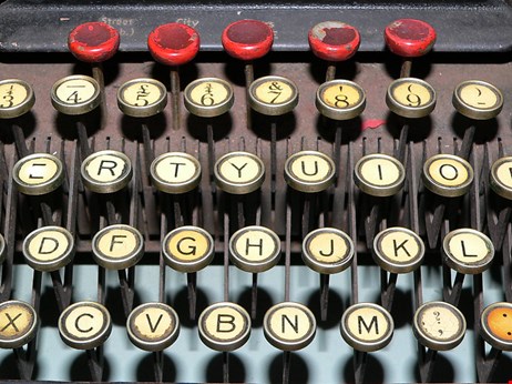 Tangenter på gammal skrivmaskin