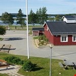 Parkskolan med utsikt mot badsjön