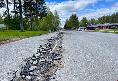 Bild på gammal asfalt