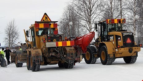 Snöröjningspersonal som arbetar