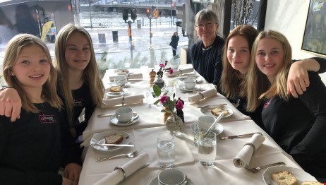 Ambassadörerna från Skytteanska skolan fick uppleva en dag på Grand Hôtel i Stockholm. 